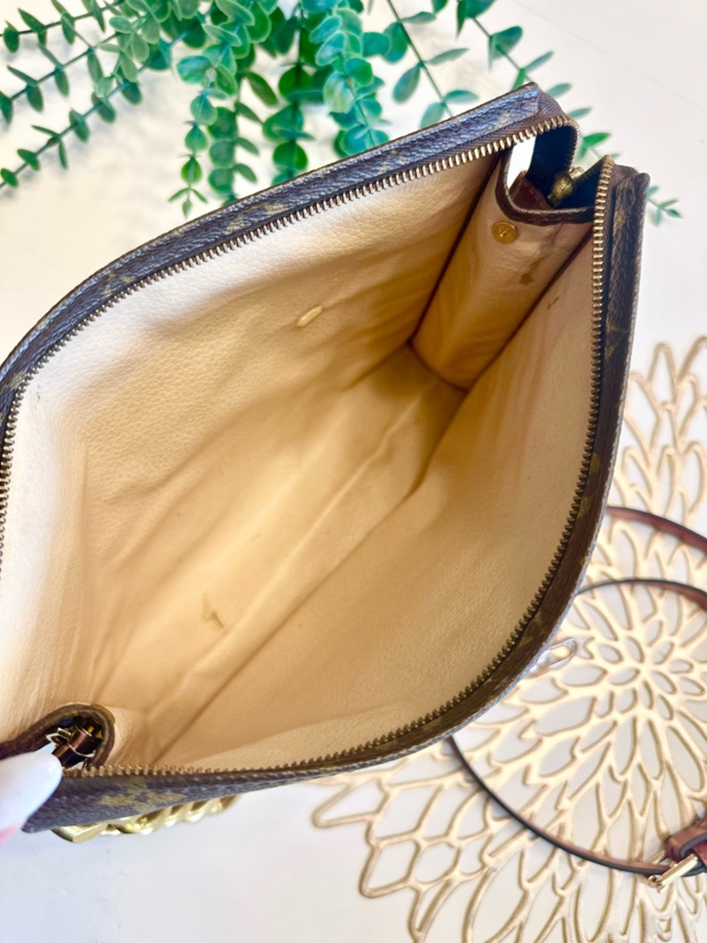Louis Vuitton Monogram Clutch - Picture 10 of 16